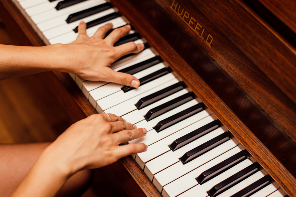 learn to play piano